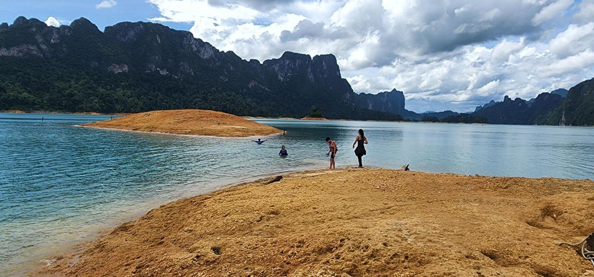 Khaosok Happy House Bed and Breakfast Khao Sok National Park Buitenkant foto